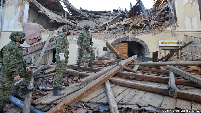 Croatia earthquake: Seven dead as rescuers search rubble for survivors