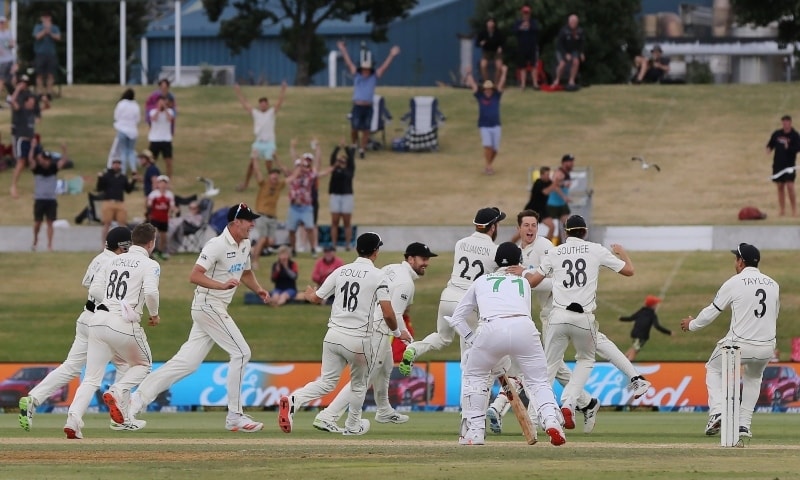New Zealand win nail-biting first Test against Pakistan, become top ranked side
