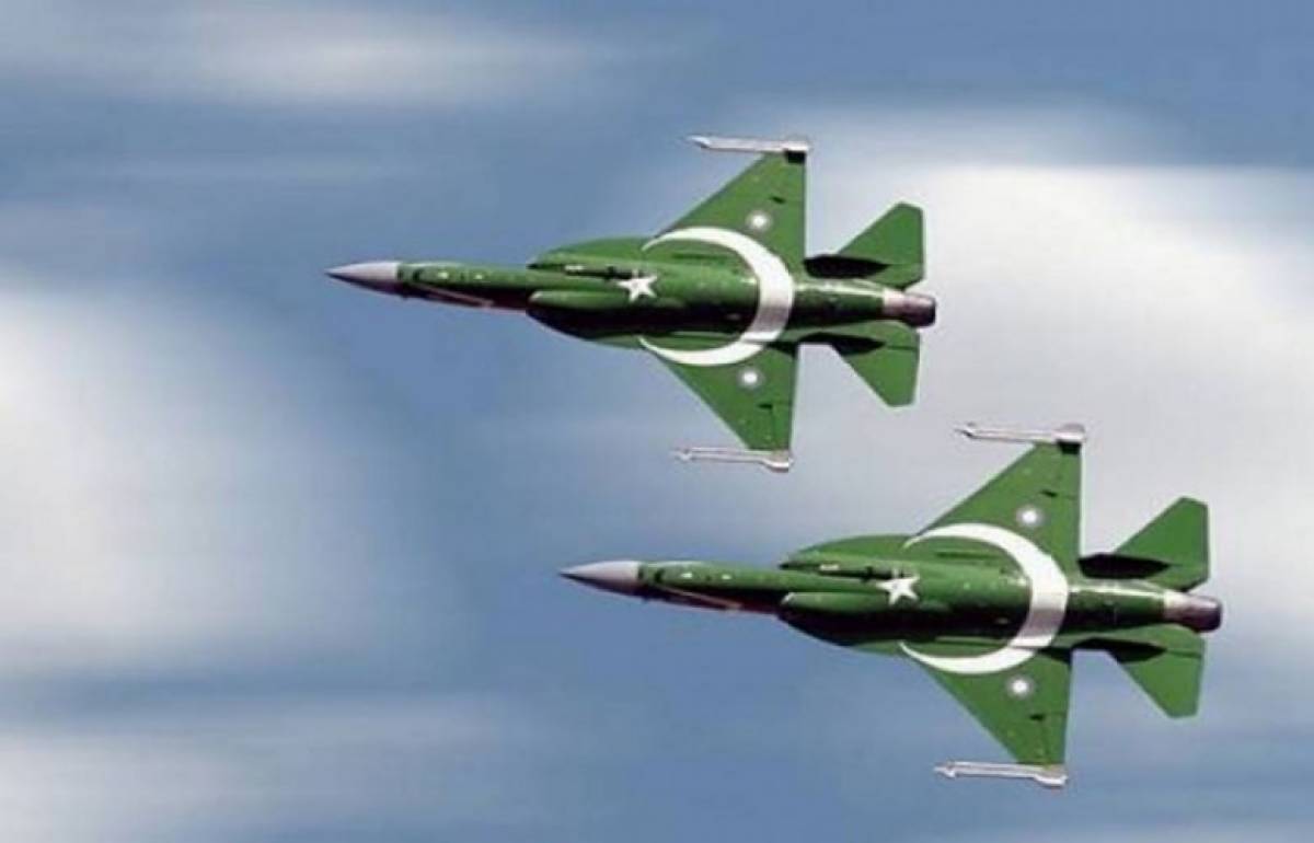 JF 17 Vs Rafale: Why Pakistani JF 17 thunder poses a Serious threat to Indian Rafale fighter jets