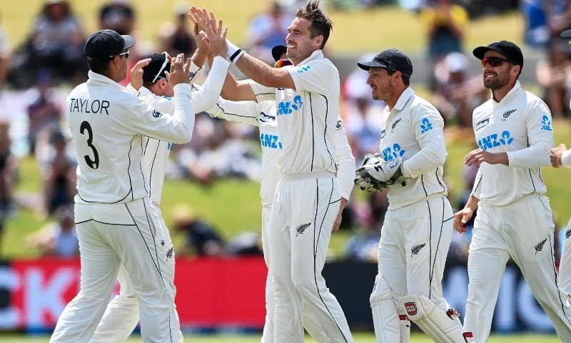 Southee leads New Zealand charge to have Pakistan on the ropes