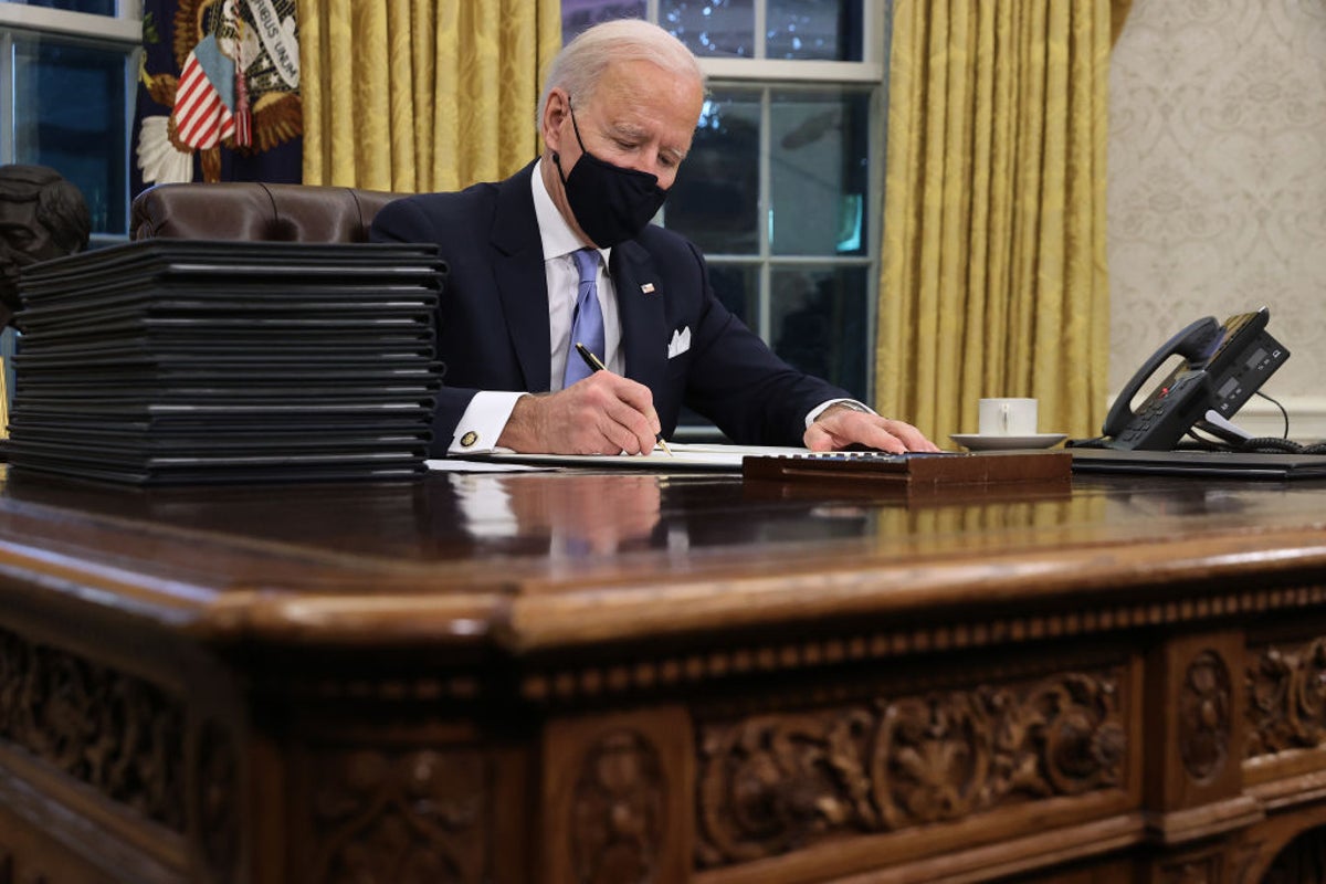 biden-eos-joe-biden-Joe-Biden-takes-office-reverses-Trump-era-Muslim-ban-rapid-news-rapidnews-dailyrapidnews