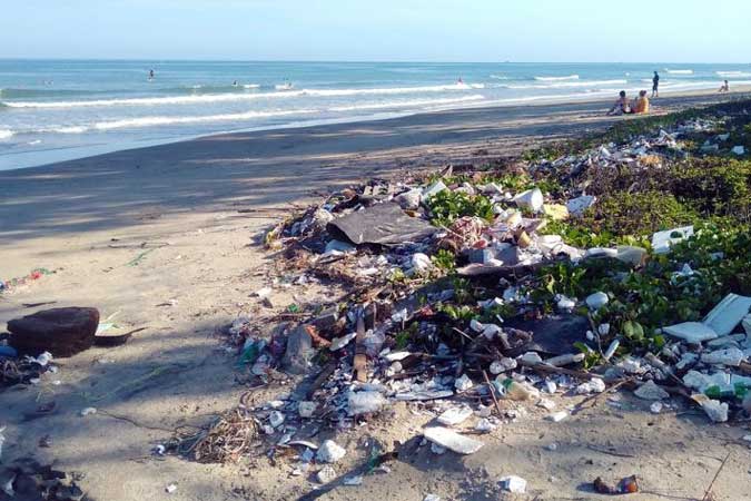 plastic-under-scrunity-bank-lending-to-industry-rapid-news-rapidnews-bank-beach-pollution