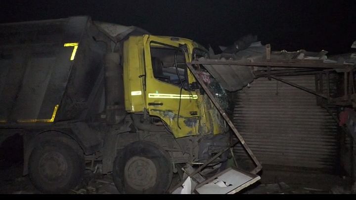 More than a dozen sleeping workers crushed under truck in India