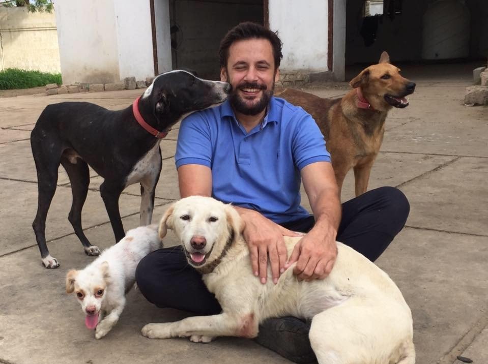 Actor Tipu Sharif adopts stray dogs poisoned to death in Karachi
