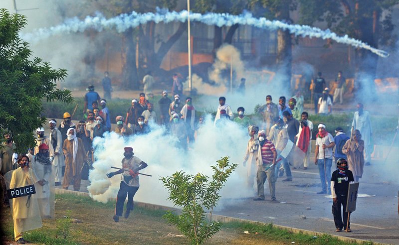 Police fire tear gas at protesting government employees in Islamabad