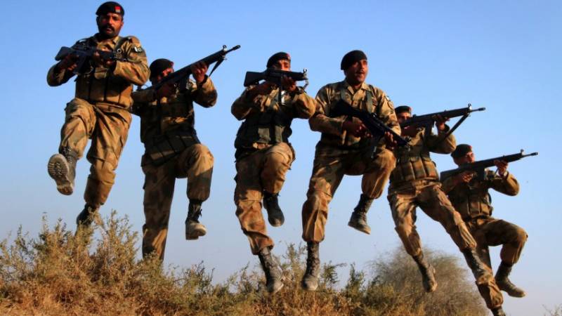The-troops-of-Karachi-Corps-during-the-ongoing-exercise-Jidar-ul-Hadeed-in-the-Thar-Desert-are-busy-practising-coordinated-all-round-dailyrapid-rapidnews