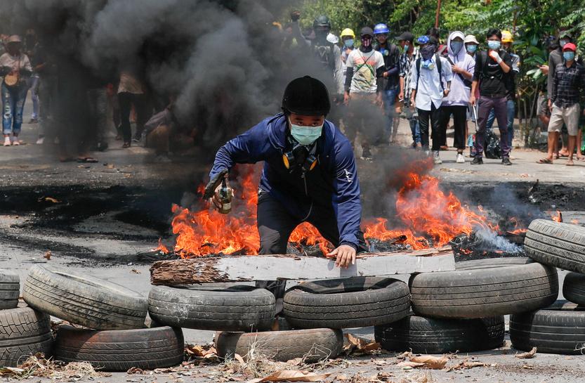 Army-fires-at-funeral-as-Myanmar-mourns-day-of-mass-murder-rapidnews