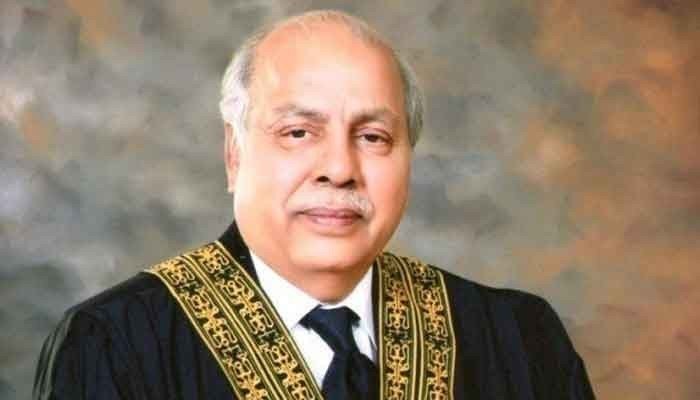 Chief-Justice-Gulzar-Ahmed-unhurt-in-crash-near-Rashakai-rapidnews