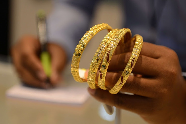 Gold sheds Rs5,500 in Pakistan in just four days