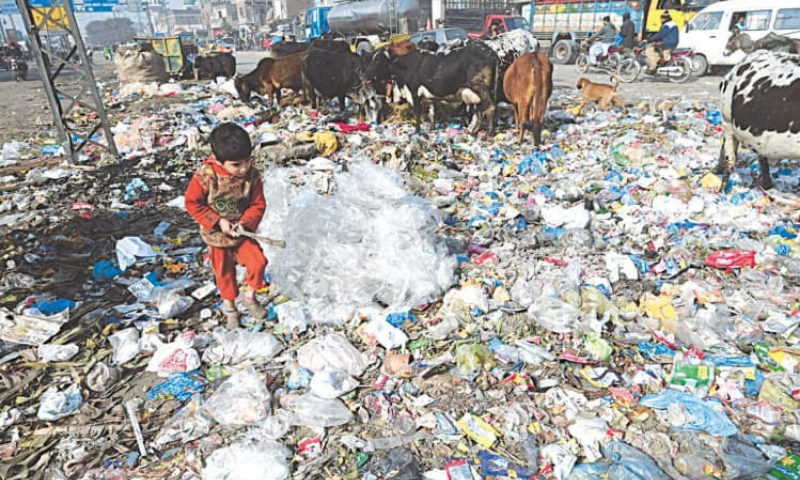 Govt-vows-to-clear-Lahore-of-litter-in-a-week-rapidnews