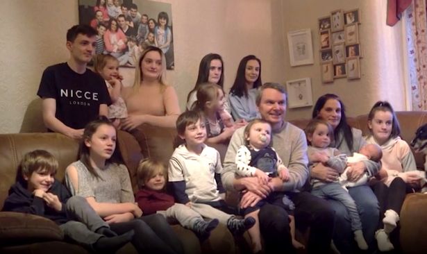 Mum-of-Britain-biggest-family-only-wanted-three-kids-but-ended-up-with-22-rapidnews-dailyrapid