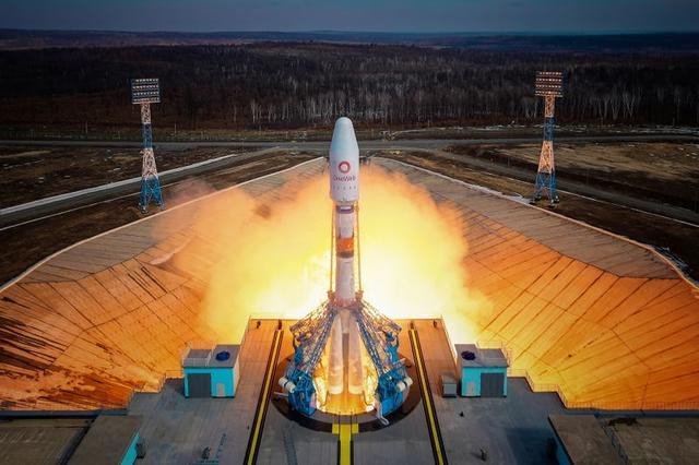 OneWeb launches 36 satellites from Russia to extend internet orbit