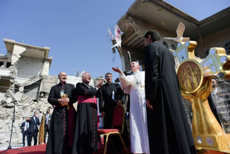 Pope-Francis-releases-dove-of-peace-as-he-visits-former-ISIS-stronghold-Mosul-rapidnews-dailyrapid