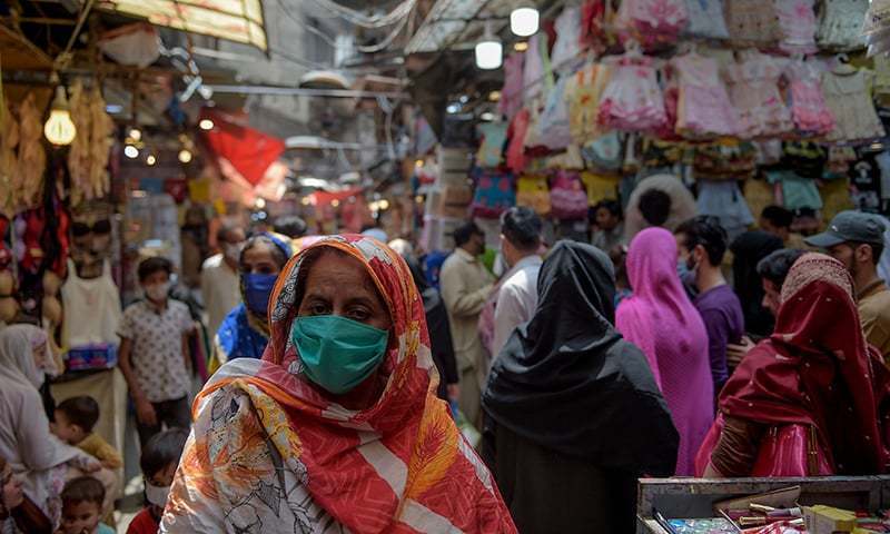 Amid coronavirus surge, authorities consider imposing complete lockdown in Lahore