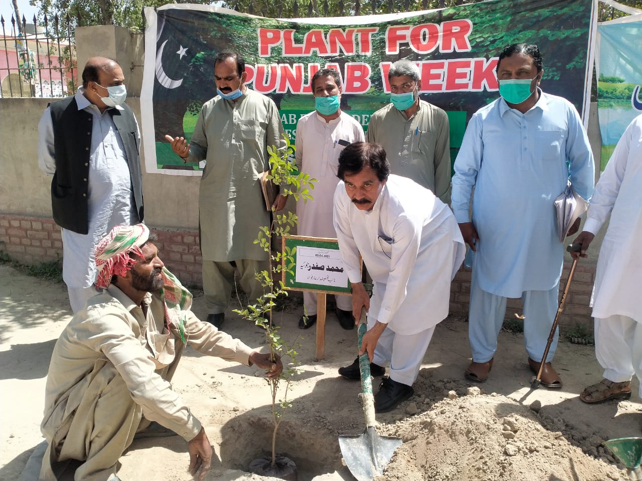 Revenue officials start tree planting in Arifwala Tehsil Office