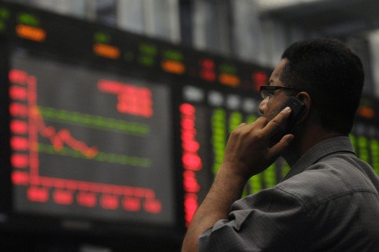 KSE-Market-watch-Stocks-tumble-amid-political-scare-rapidnews-dailyrapid