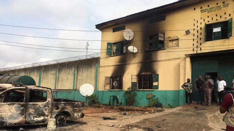 Manhunt on for 1,800 inmates after brazen Nigeria prison attack