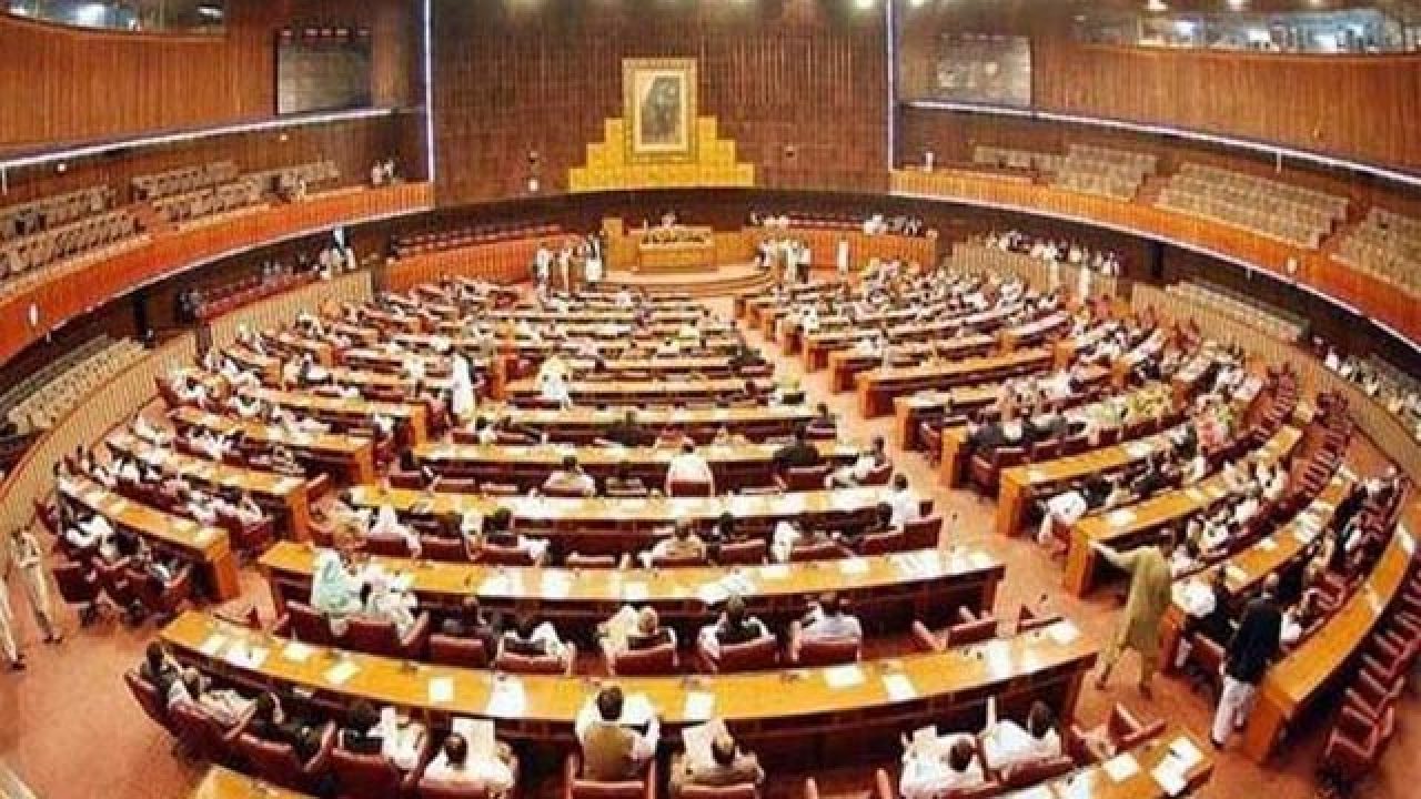 National-Assembly-2-years-in-jail-Rs500000-fine-for-mocking-Pakistani-forces-as-amendment-bill-passed-rapidnews-dailyrapid