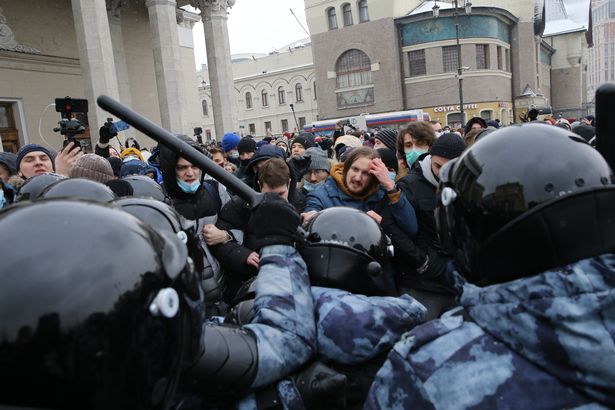 Navalny-Supporters-Take-To-The-Streets-For-Second-Weekend-Putin-critic-Alexei-Navalny-taken-to-hospital-after-19-days-of-hunger-strike-protest-rapidnews