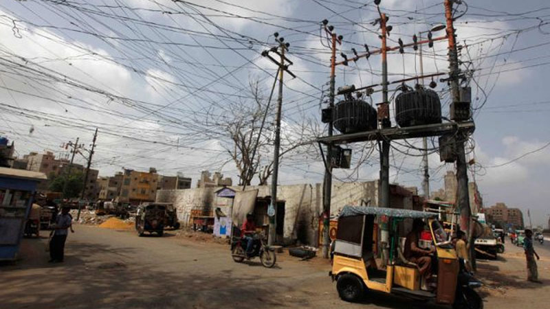 Sanghar: Three men electrocuted after high-voltage wire falls on them