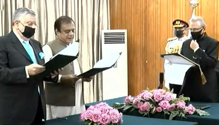 Shibli Faraz, Shaukat Tarin sworn in as federal ministers by President Arif Alvi