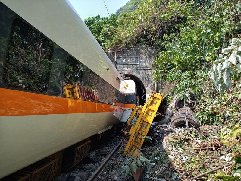 Taiwan-train-At-least-51-killed-as-Taiwan-train-derails-in-tunnel-rapidnews-dailyrapid