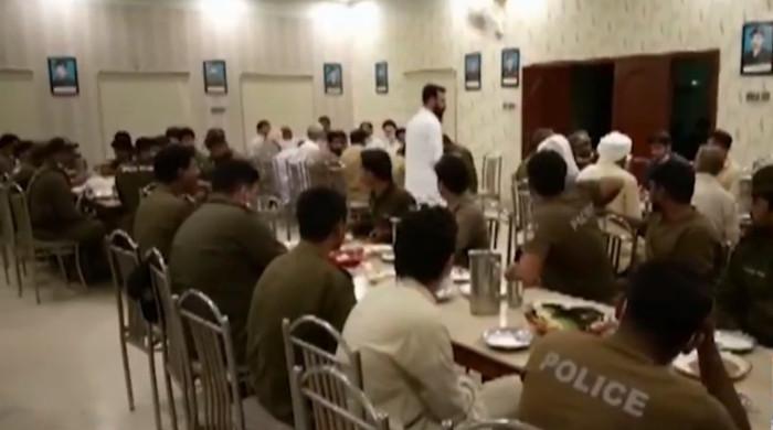 Vehari Police share food and drink with banned outfit’s protesters who attacked them