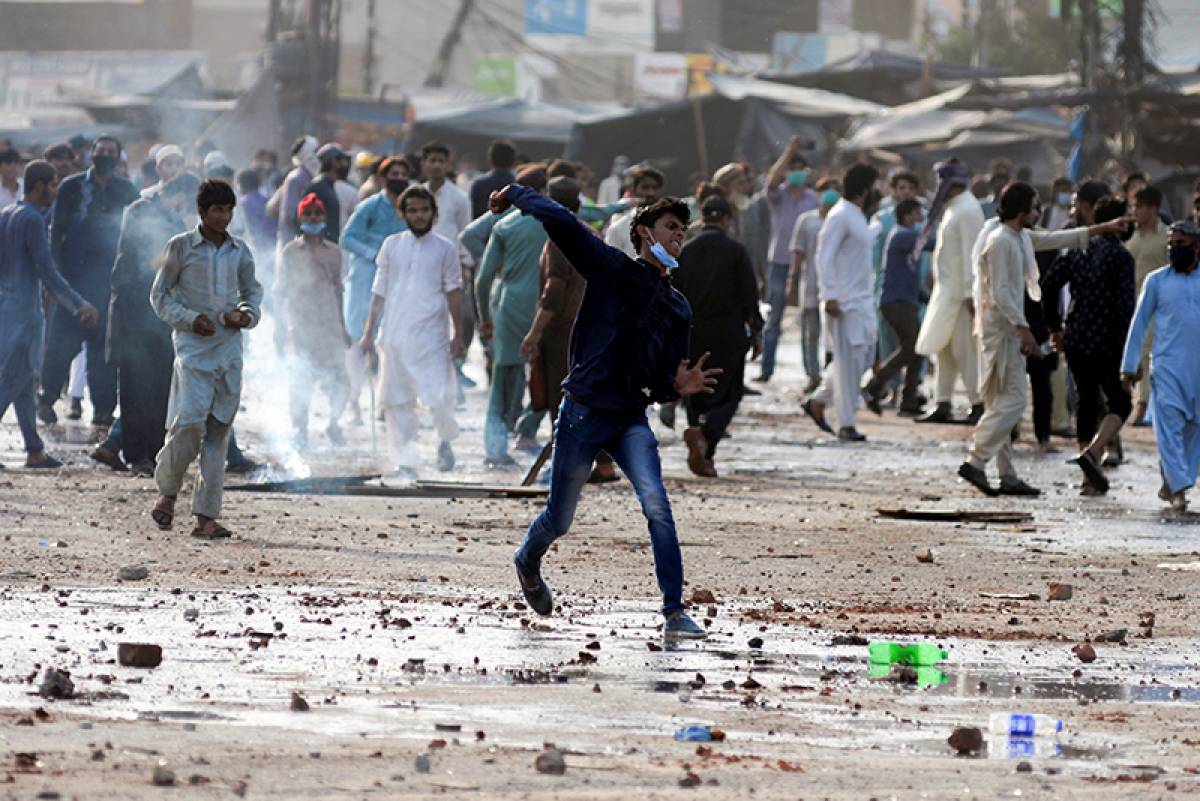 france-urges-all-citizens-to-leave-pakistan-amid-protests-French-embassy-advises-citizens-to-leave-Pakistan-after-TLP-protests-rapidnews