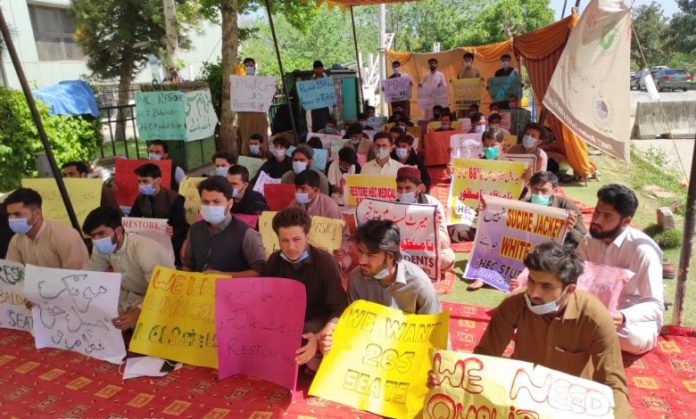 Pakistan medical students stage hunger strike in Islamabad