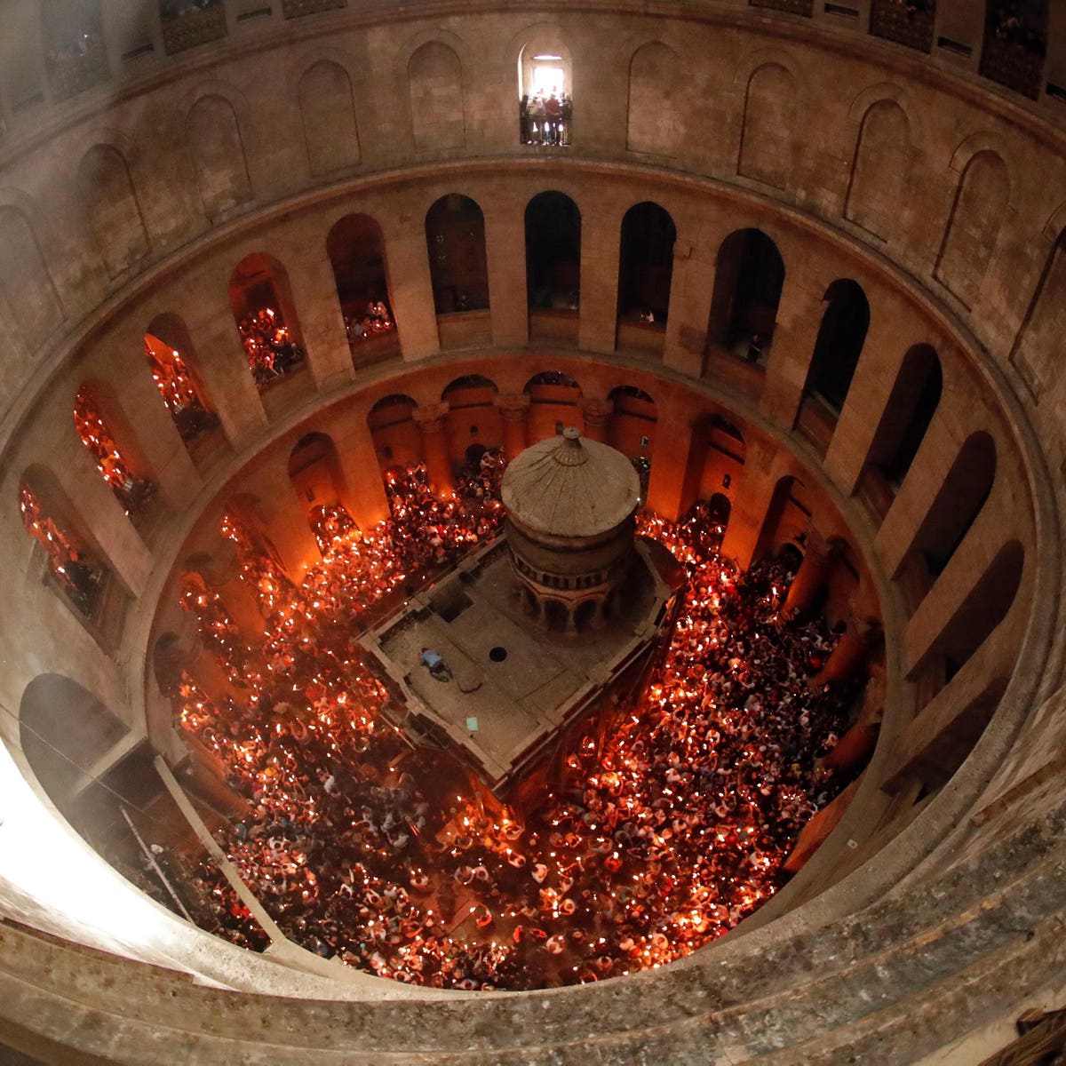 Crowds-gather-for-Holy-Fire-ceremony-at-Jerusalem-Holy-Sepulchre-rapidnews