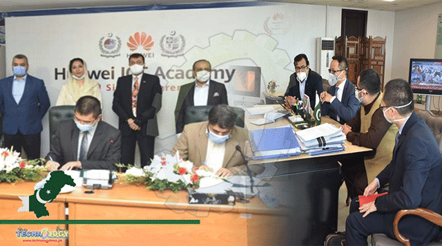 Huawei-IT-Ministry-To-Train-1000-Govt-Staffers-On-ICT-Skills-President-Arif-Alvi-with-Huawei-Chinese-tech-giant-to-train-Pakistani-officials-on-digitalisation-rapidnews