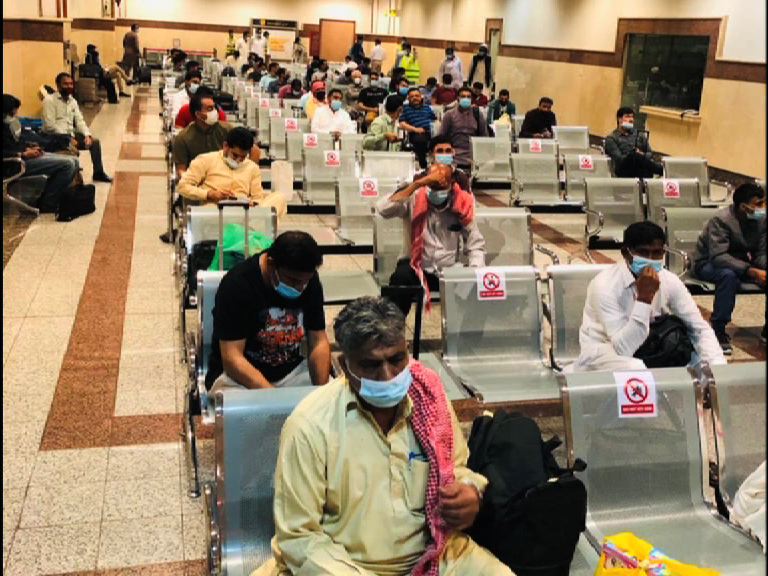 PIA-offloads-38-Madinah-passengers-over-Covid-test-report-confusion-rapidnews