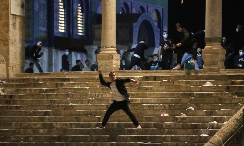 Scores-injured-in-clashes-between-Palestinians-Israeli-police-at-Jerusalem-Al-Aqsa-rapidnews