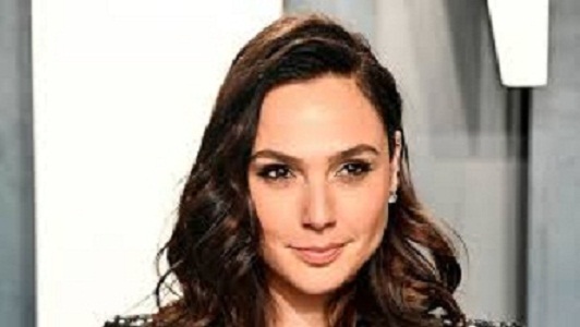 Gal Gadot to star in To Catch a Thief remake