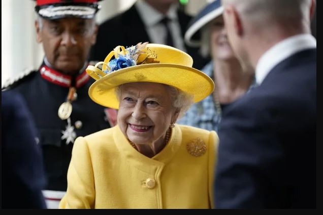 The Queen filled up her Oyster card and purchased a Tube ticket.