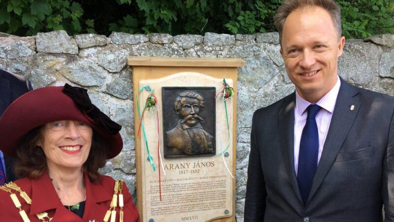Montgomery dedicates a plaque to Janos Arany.
