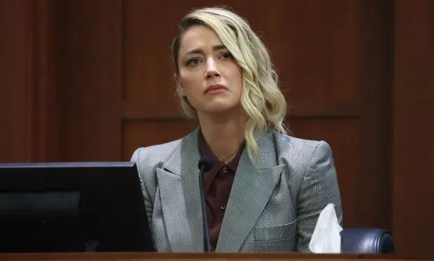 During the trial, Amber Heard informs the jurors of death threats.