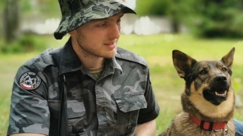 A stray dog showers ‘unconditional love’ on wounded Ukrainian soldiers in hospital.