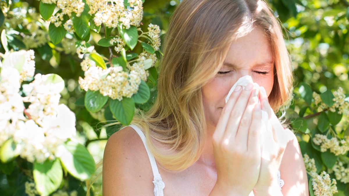 Hay fever symptoms: 6 red flags to watch out for, including food allergies
