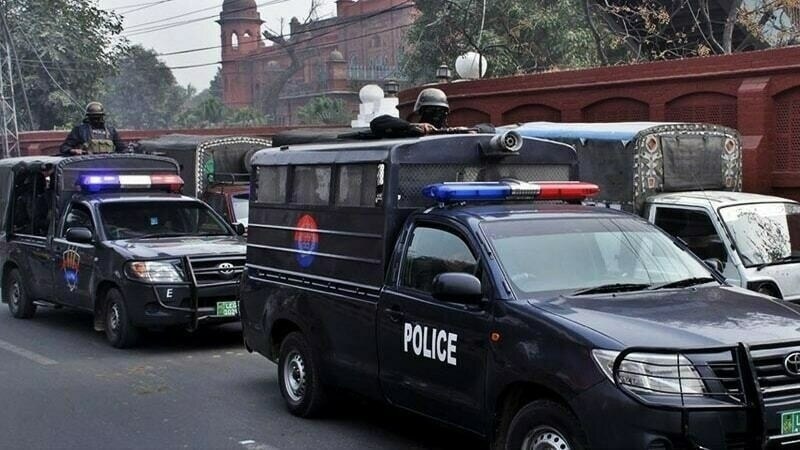 Five injured in attack on police van in Peshawar