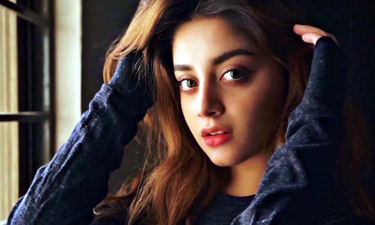 Alizeh Shah shocks fans by deleting all Instagram posts