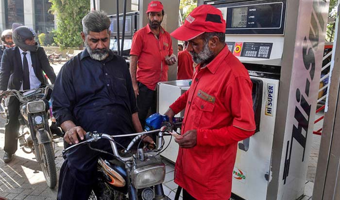 Govt announces massive reduction in petrol, diesel prices