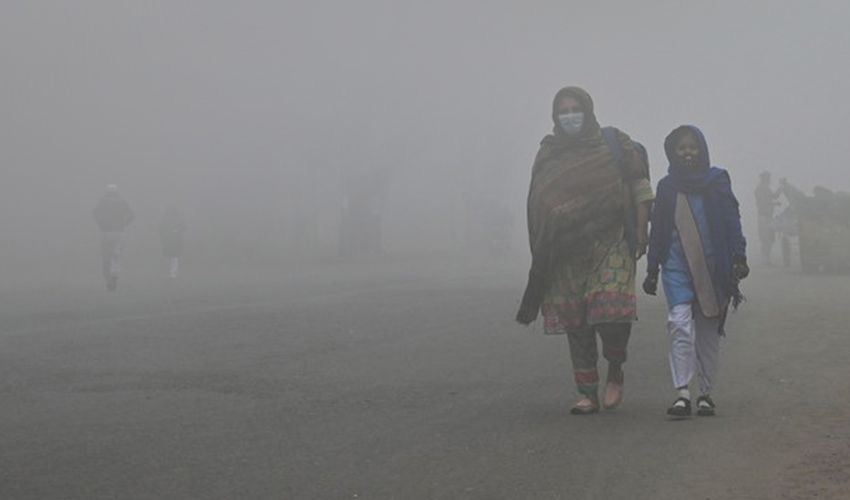 Punjab govt changes school timings amid rising smog levels in Lahore