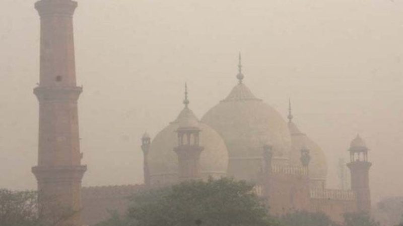 Emergency alert issued in Lahore as smog chokes metropolis enviroment