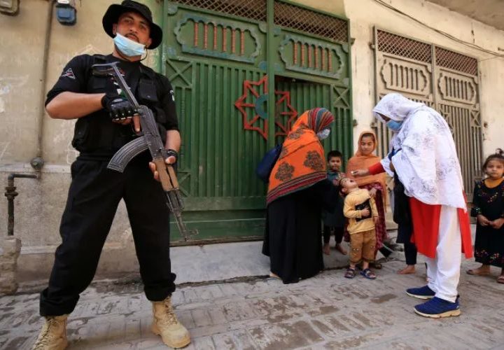 At least one cop dies in KP as gunmen attack polio vaccination teams