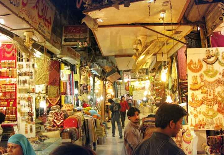 Lahore High Court orders markets to close at 8pm