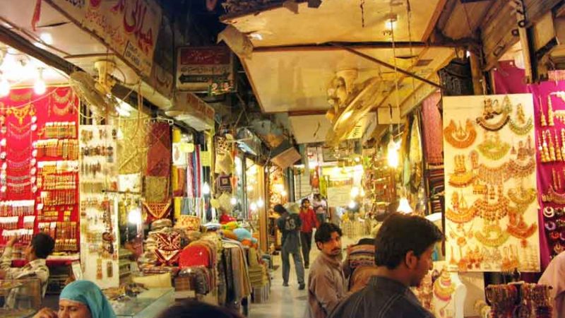 Lahore High Court orders markets to close at 8pm