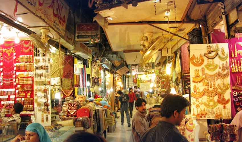 Lahore High Court orders markets to close at 8pm