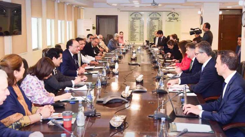 In meeting with IMF team, Pakistan vows to fully implement $7bn loan program