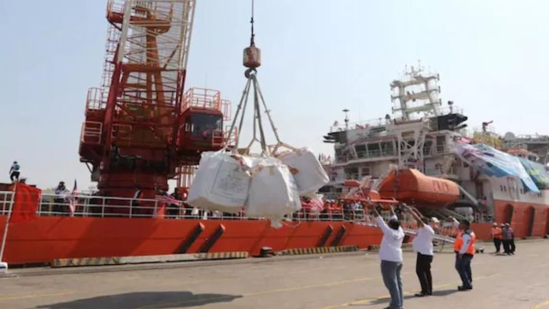 Pakistan’s first direct cargo ship reaches Bangladesh’s Chittagong port